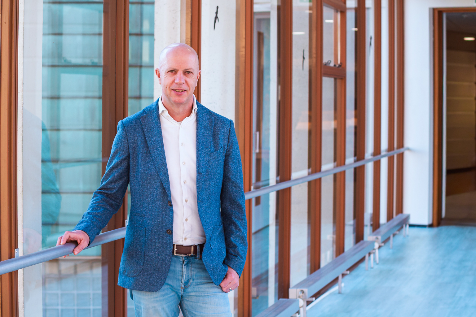 Projectleider Arthur Noatschk poseert.